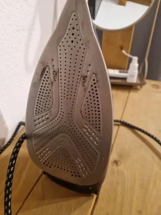 Plancha Rowenta Negra