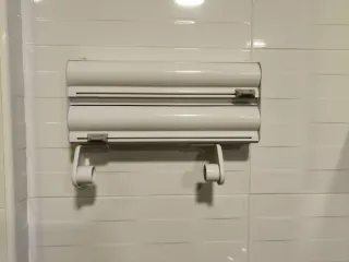 Porta rollos de cocina,marca RAYEN ,BLANCO.