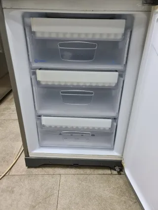 Nevera marca Indesit A +