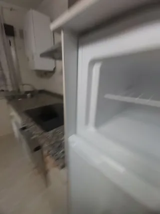 Frigorífico SVAN blanco (Congelador superior)