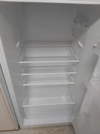 Frigorífico SVAN blanco (Congelador superior)