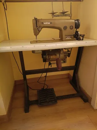 Máquina de coser industrial Brother