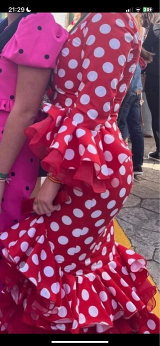 Vestido de flamenca rojo con lunar blanco