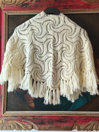 Bellissimo scialle o mantella fatto a mano vintage