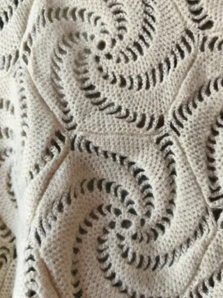 Bellissimo scialle o mantella fatto a mano vintage