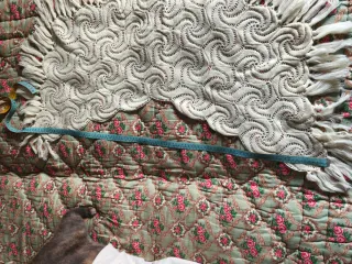 Bellissimo scialle o mantella fatto a mano vintage