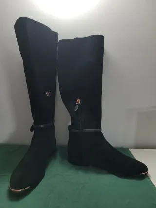 Botas da Ted Baker, veludo, e cano alto rasas