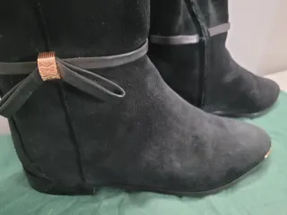 Botas da Ted Baker, veludo, e cano alto rasas