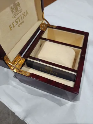 Caja Festina oro
