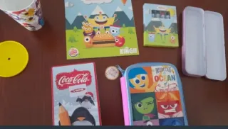 Estuche escolar con diseño de película Inside Out