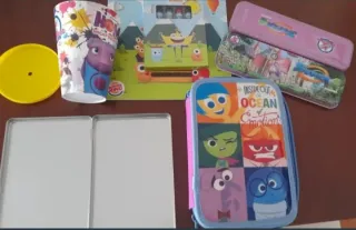 Estuche escolar con diseño de película Inside Out
