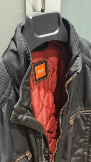 Cazadora Bomber Hugo Boss talla L como nueva