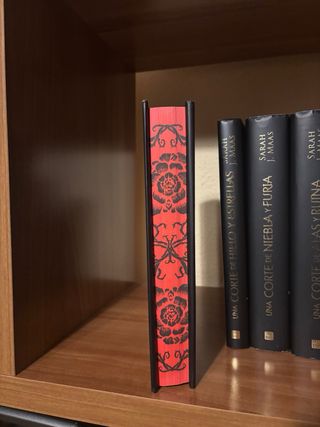 ACOTAR: Una corte de rosas y espinas
