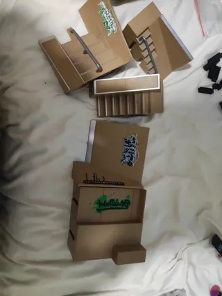 Skate park monopatines con monopatines