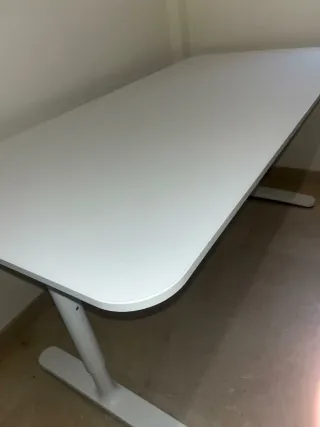 Escritorio blanco IKEA modelo Bekant