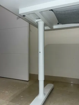 Escritorio blanco IKEA modelo Bekant