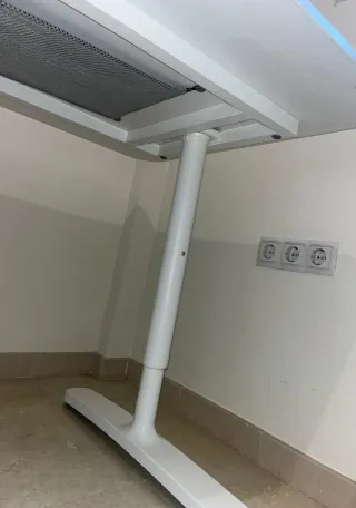 Escritorio blanco IKEA modelo Bekant