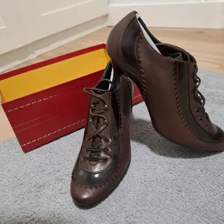 Stivaletti Givenchy usati, realizzati in Italia