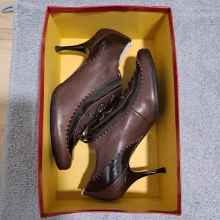 Stivaletti Givenchy usati, realizzati in Italia