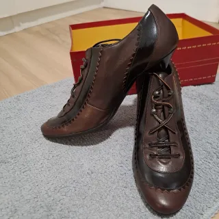 Stivaletti Givenchy usati, realizzati in Italia