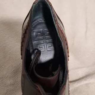 Stivaletti Givenchy usati, realizzati in Italia