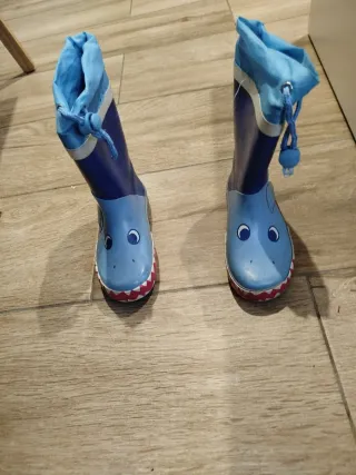 Botes d'aigua de nen/a de talla 25