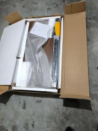 Mesa Redonda,está embalada no sé llegó a montar.