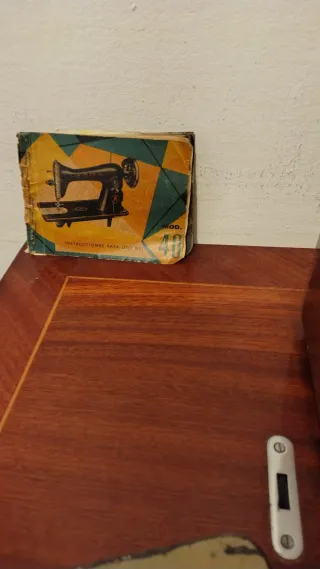 Maquina de coser antigua.
