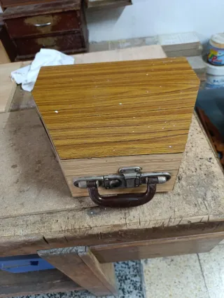 Cajas herramientas antiguas de carpintero