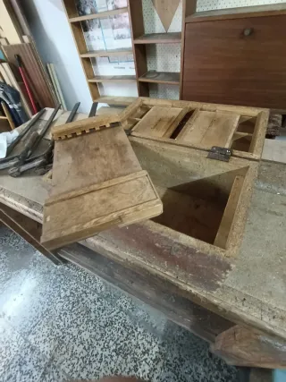 Cajas herramientas antiguas de carpintero