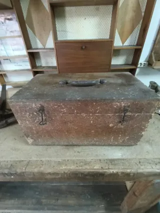 Cajas herramientas antiguas de carpintero