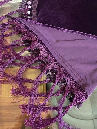 MANTONCILLO TERCIOPELO MORADO DE POL NUÑEZ