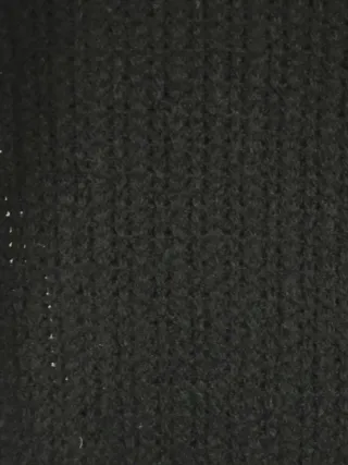 scialle o sciarpa nera tricot con frange