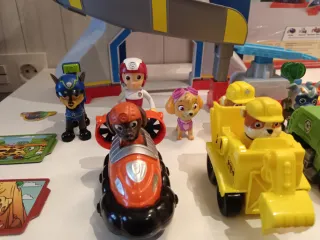 Patrulla Canina torre con vehículos y figuras