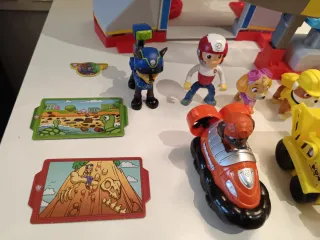 Patrulla Canina torre con vehículos y figuras