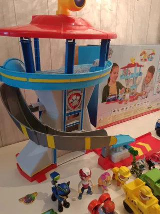 Patrulla Canina torre con vehículos y figuras