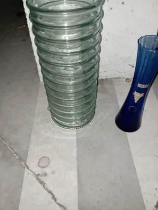 Bote de cristal reciclado y jarroncito con detalle