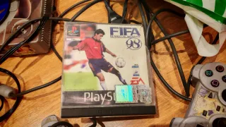 PlayStation 1 (Chipeada) + FIFA 98 Raúl +  Extras