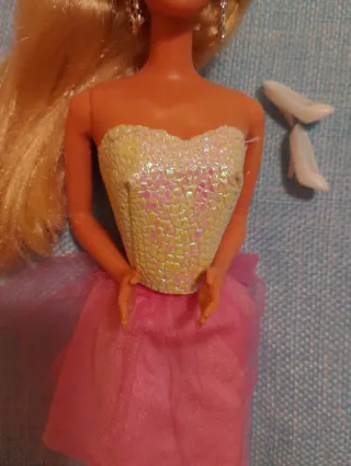 Barbie anni 90 bionda.