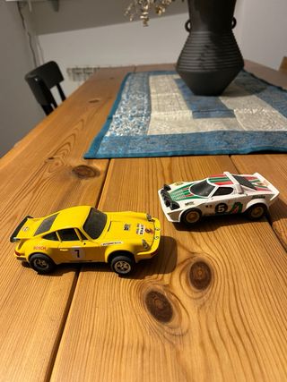 2 coches de Scalextric antiguos.