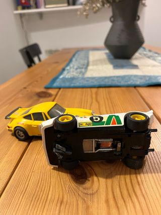 2 coches de Scalextric antiguos.