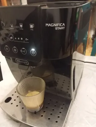 Cafetera Delonghi magnífica start