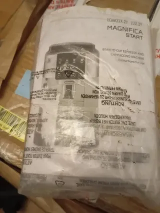 Cafetera Delonghi magnífica start