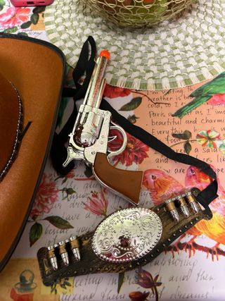 Disfraz gorro vaquero con pistola y balas juguete