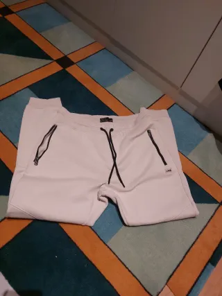 Pantalón chándal talla L Bershka