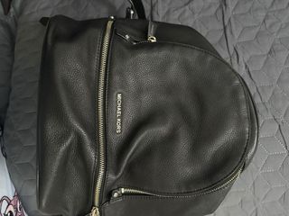 Mochila michael kors negra