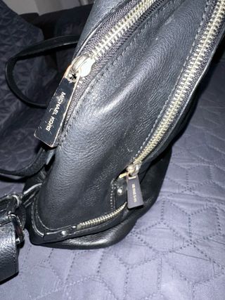 Mochila michael kors negra