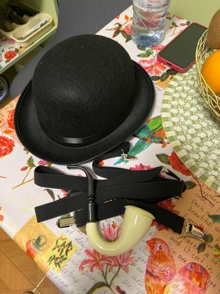 Disfraz bombin detective, con pipa y tirantes