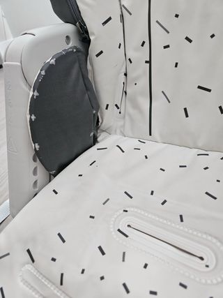 Trona muy versátil y funcional, crece con el bebé