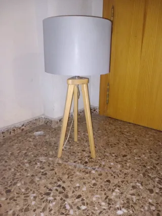 Bonita lámpara de mesa.